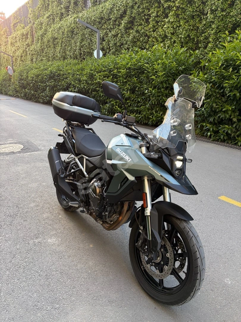 Suzuki V-Strom 800 SE Givi Topcase