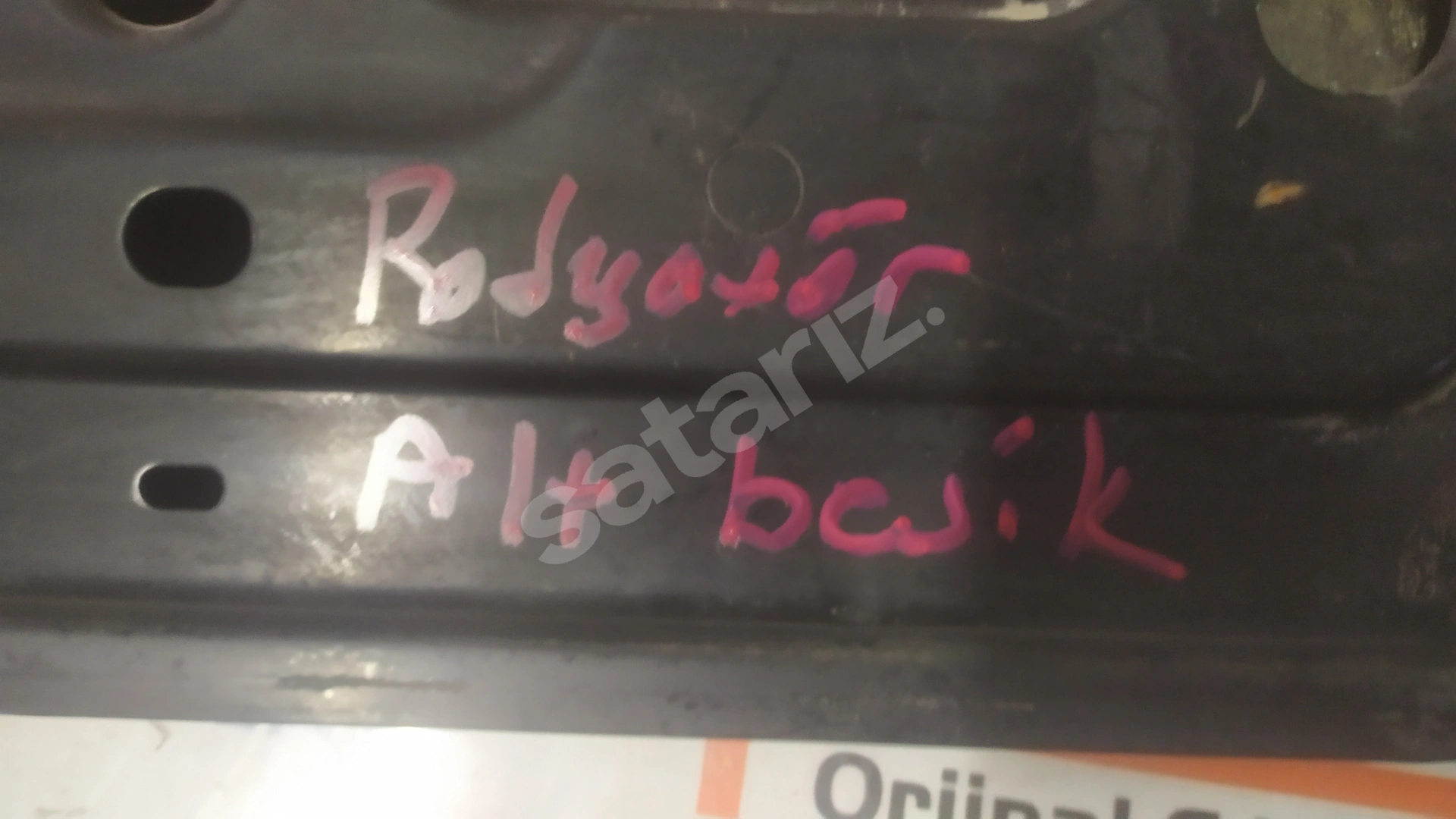 RENAULT MEGANE 4 RADYATÖR ALT BEŞİK ORJİNAL ÇIKMA