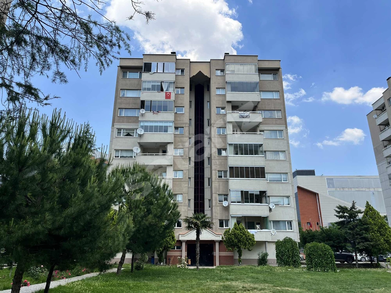 İHSANİYE BARBAROS CADDESİ ÖZÜÇLER SİTESİ KİRALIK 3+1