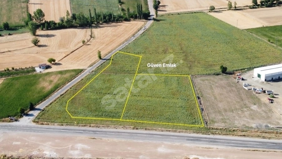 GÜVEN EMLAKTAN SATILIK TURHAL YOLU CADDE ÜZERİ KÖŞE ARAZİ