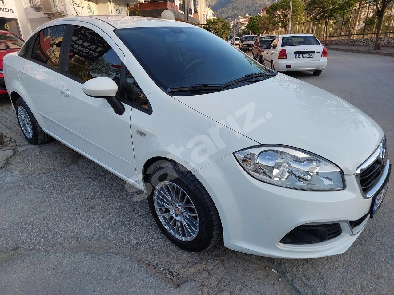 YAPAR OTOMOTİV'DEN BOYASIZ 2015 LİNEA 1.3 M.JET POP ÇELİK JANTLI