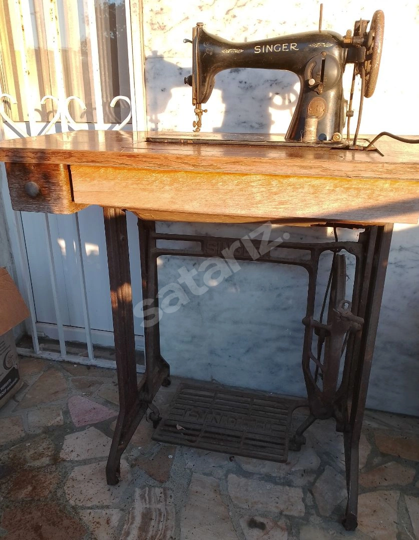 1950 Model Dikiş Makinesi.