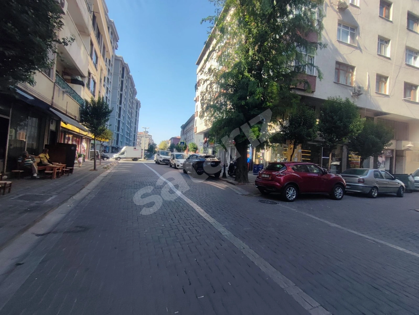 CADDE ÜSTÜ 400 m² , 3 KATLI KULLANIŞLI KİRALIK İŞYERİ