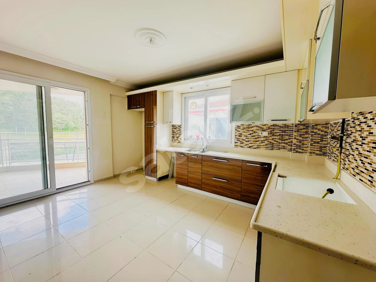 A PLUS GAYRİMENKULDEN ANA CADDE ÜZERİ KİRALIK 4+1 LÜKS DAİRE