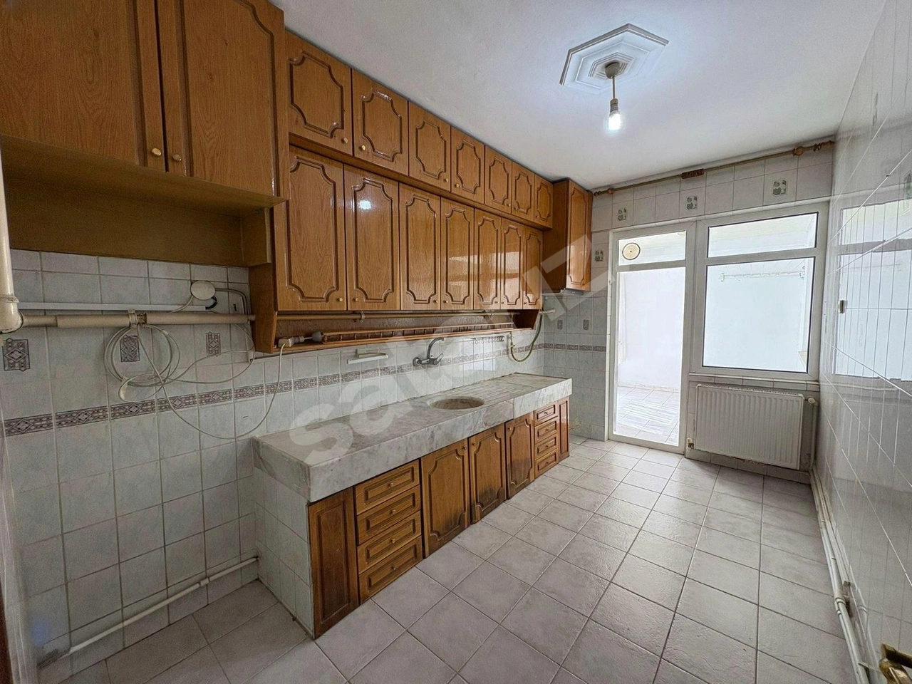 REMAX YAĞMURDAN LİSE CADDESİNDE ARAKAT GENİŞ 3+1