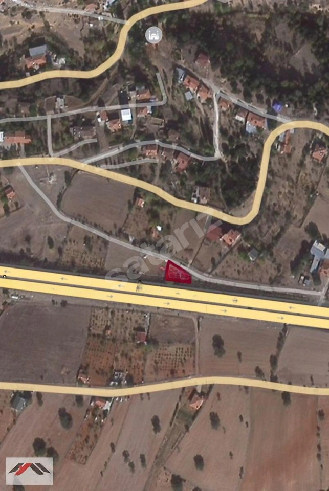 UŞAK MERKEZ ÇINARCIKTA ASFALTA CEPHE ARAZİ