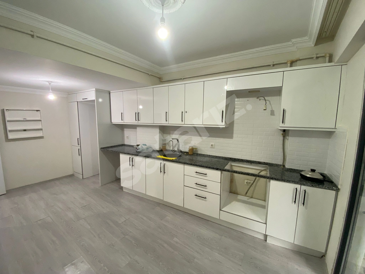ELBİR EMLAK'TAN MERKEZİ KONUMDA 2+1 SATILIK DAİRE