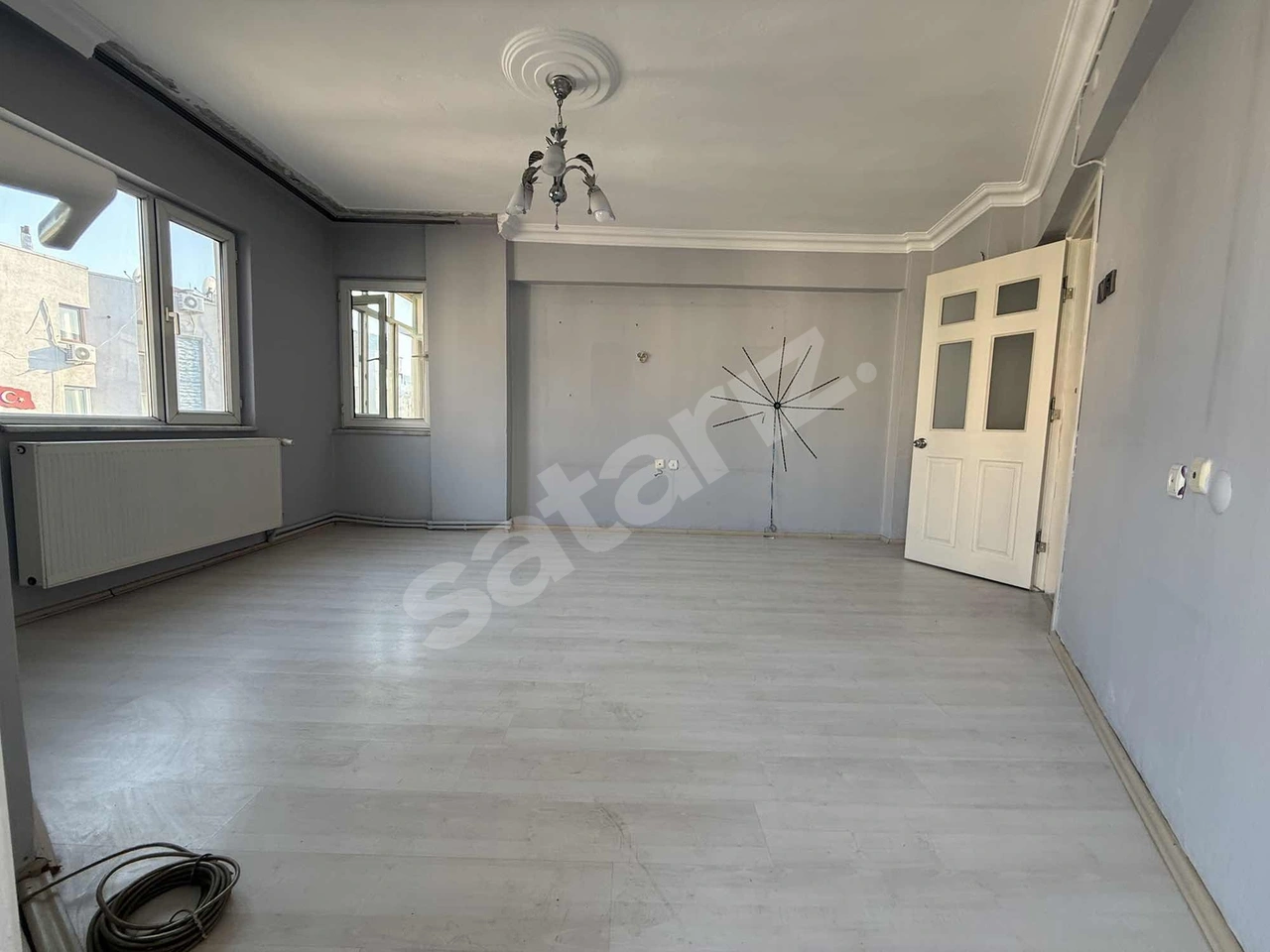 FİX'TEN YARHASANLARDA CADDE ÜZERİ KİRALIK GENİŞ DAİRE
