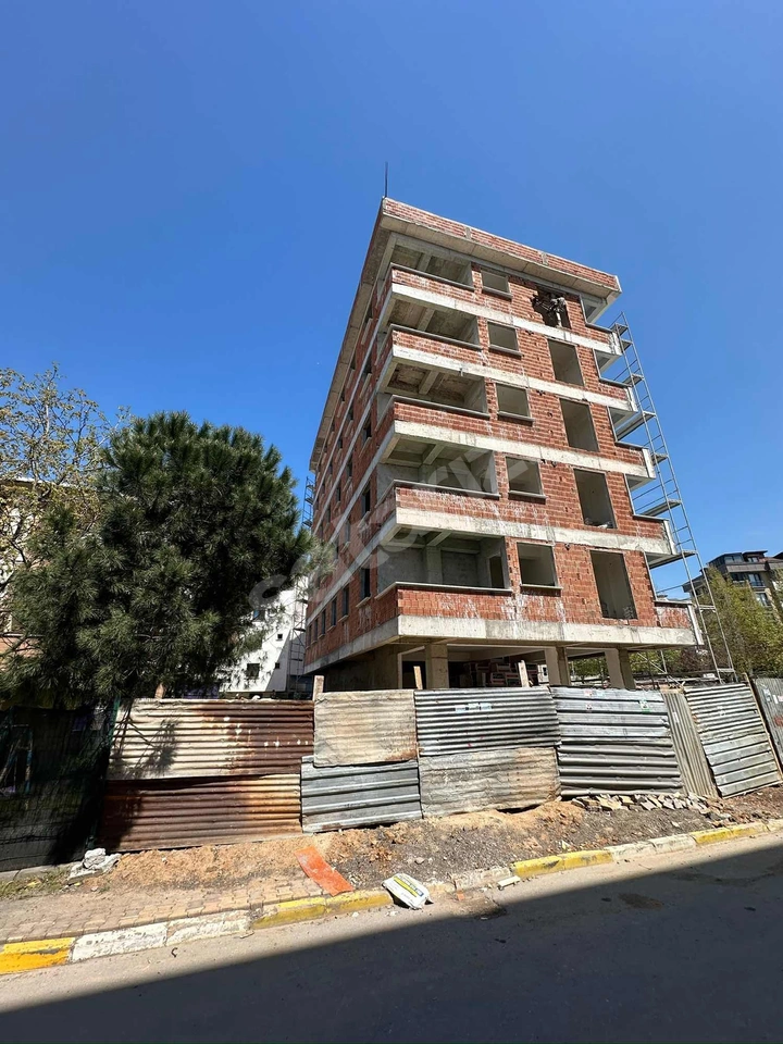 ADİL'DE MERKEZE YAKIN 3+1 ARA KAT