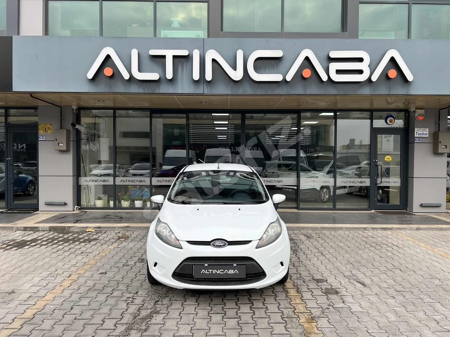 ALTINCABA'DAN 2012 FORD FİESTA 1.4 BENZİN OTOMATİK 125.000KM