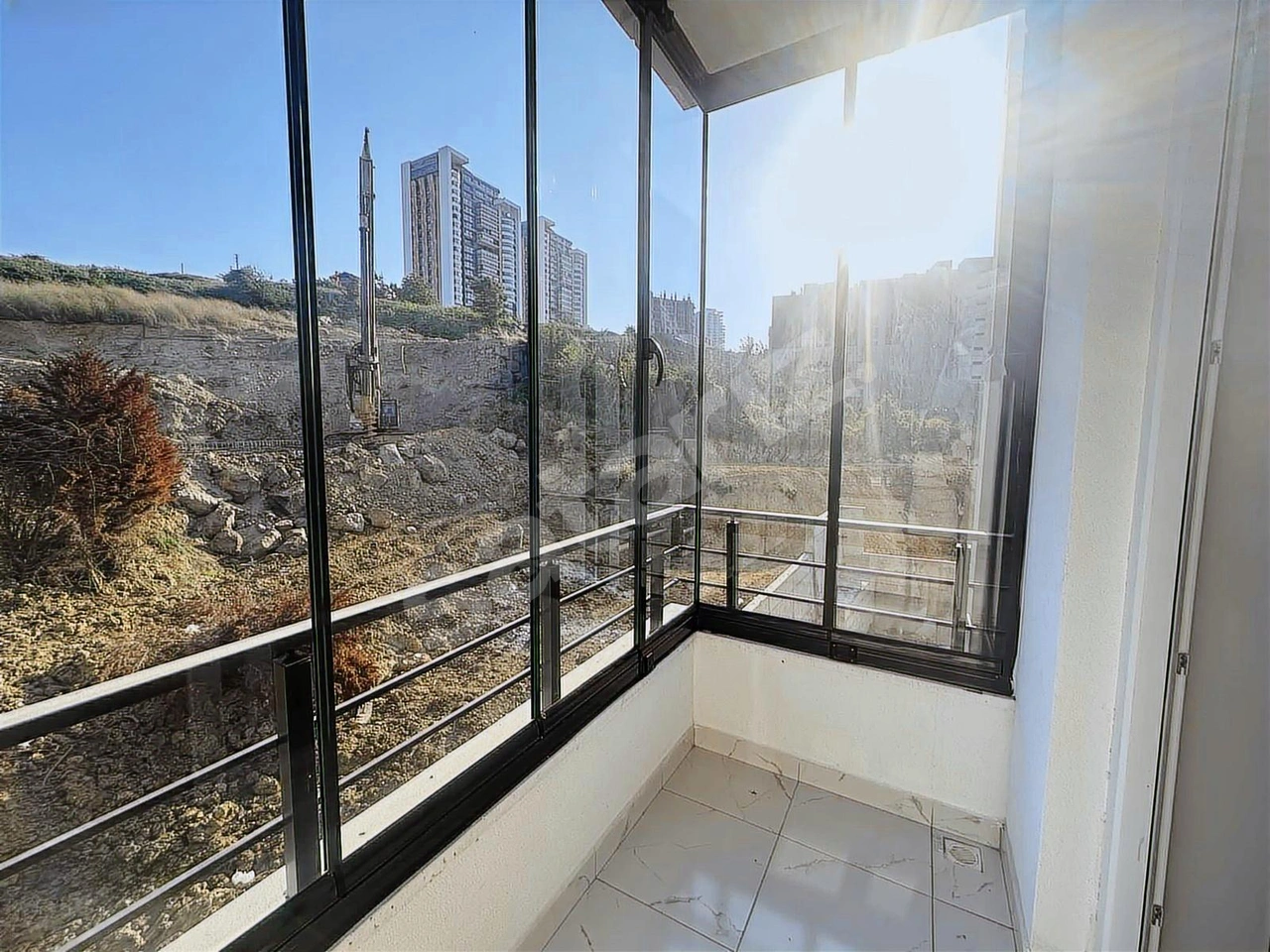 REMAX DÜNYA AYŞENDEN EŞYALI KİRALIK 1+1