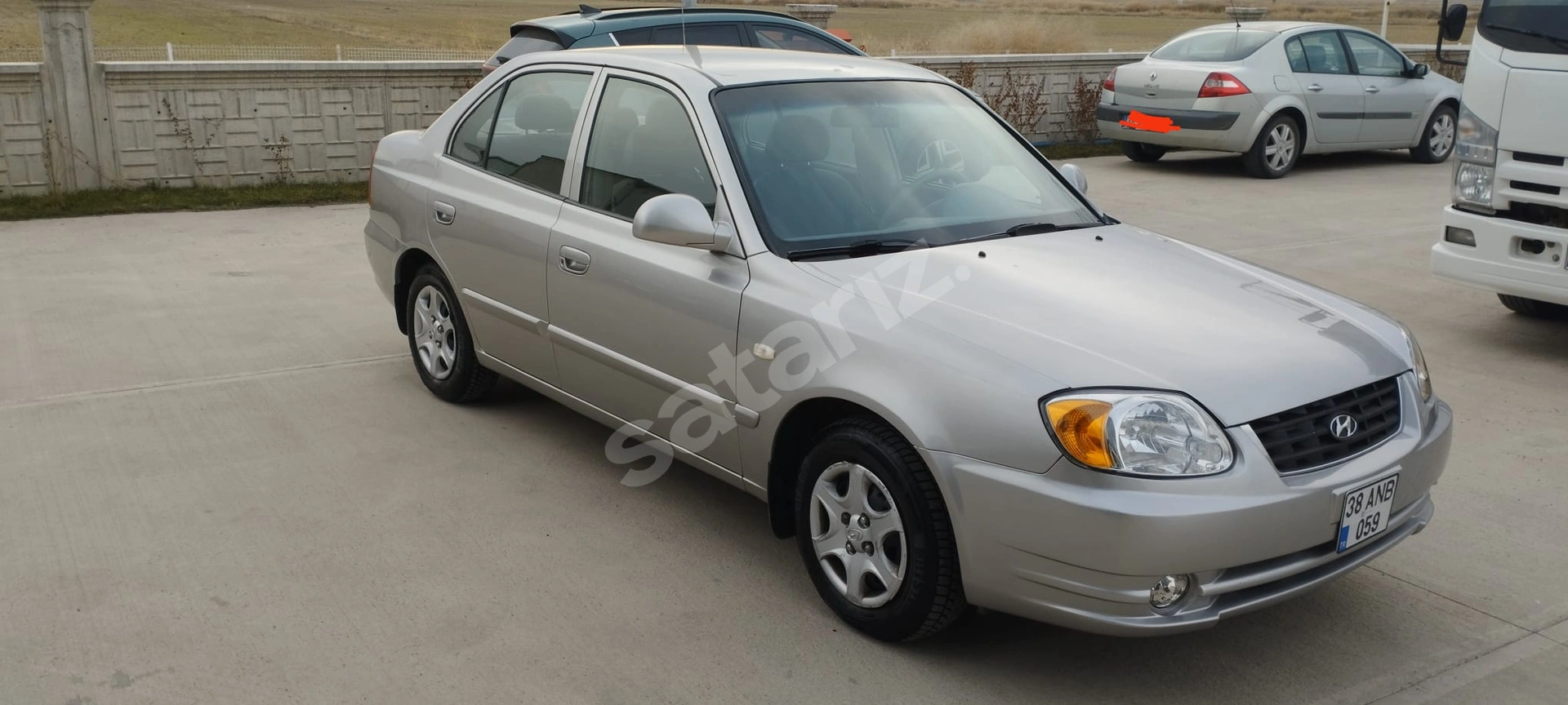 2005 Hyundai Accent admire aile arabası