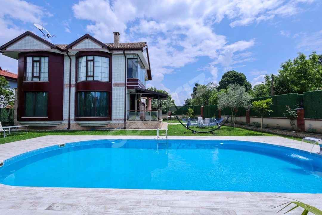 Sapanca Günlük Haftalık Kiralik Villa (ısıtmalı Havuzlu)
