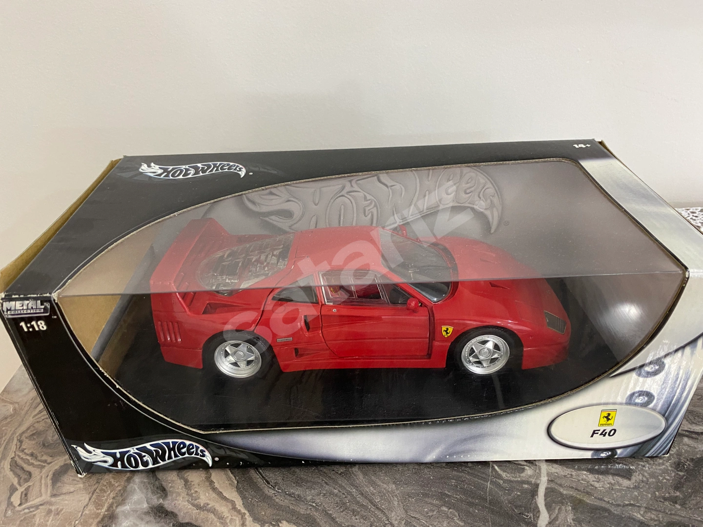 FERRARİ F40 1:18 HOT WHEELS (KAPILARI AÇILIYOR)