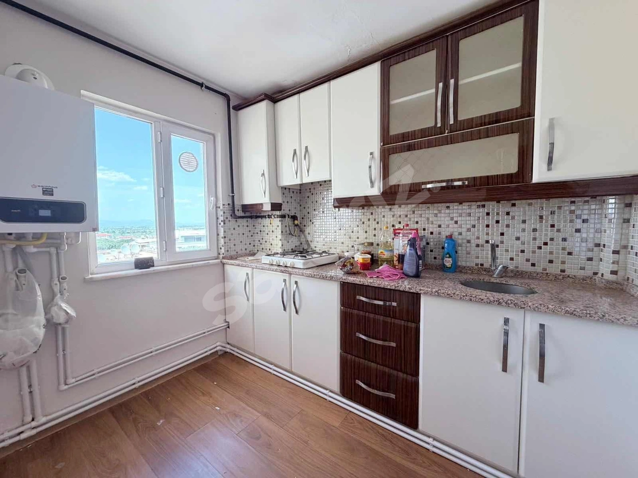 Manisa Alaybey Mh. Önü Açık Asansörlü 3+1 Daire Fırsatı