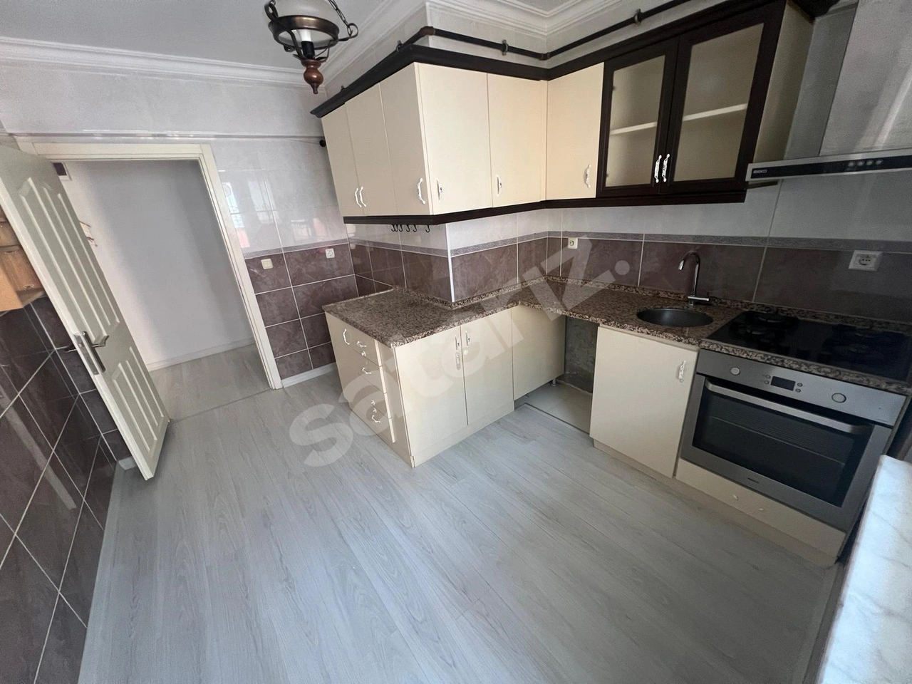 BERRAK'TAN ONUR MARKET CİVARI MASRAFSIZ 3+1/145M2 SATILIK DAİRE