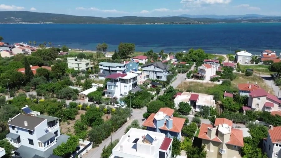 Urla Gülbahçe'de 4 Katlı Muhteşem bir Yazlık.