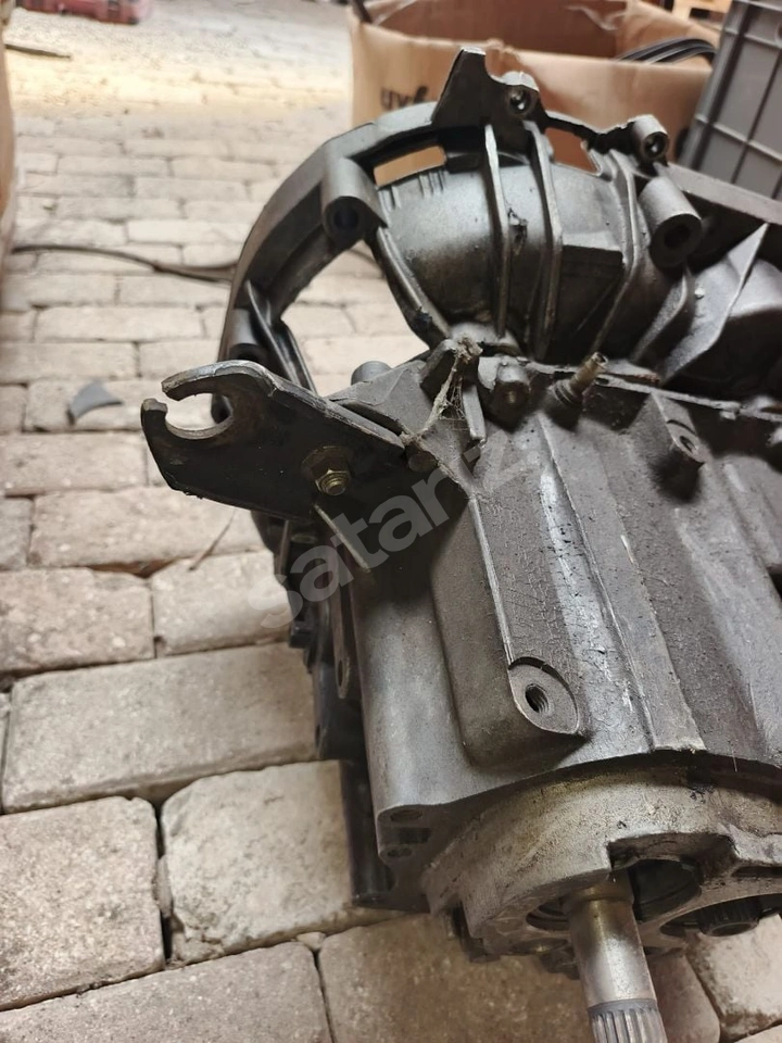 Renault Clio Kangoo Şanzıman Arka Kovan Kapak