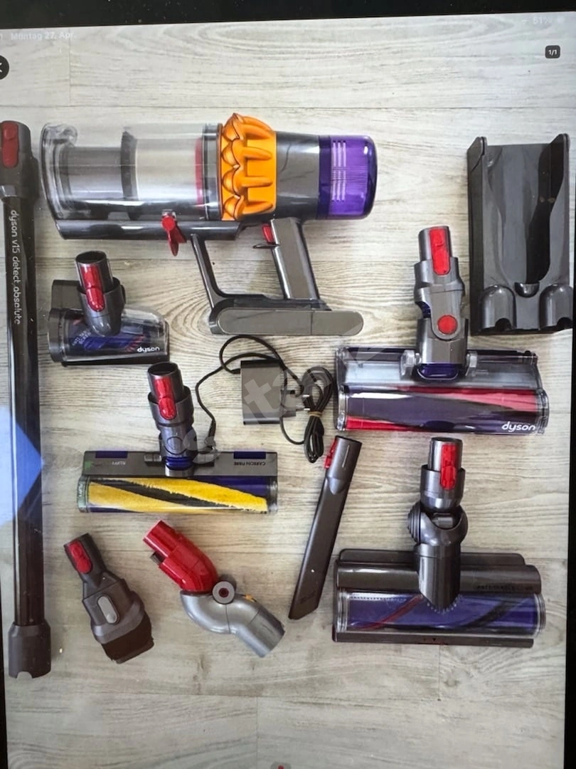 Dyson V15