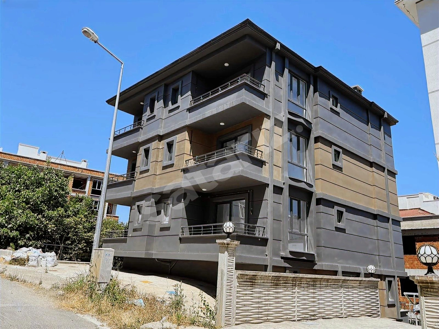 BAHATTİNDEN ATAKUM ESENEVLERDE SATILIK KOMPLE BİNA