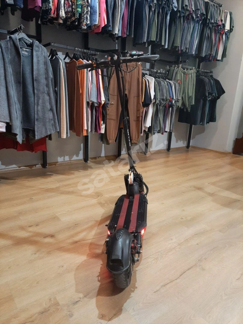 Onvo 111 Scooter