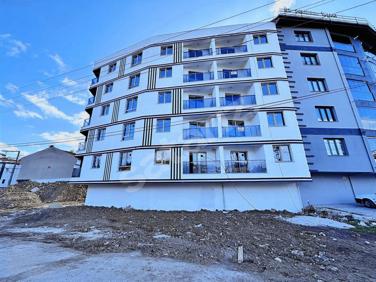 TRENDDEN BOZKURT MAH CADDEDE GÜNEY CEPHEDE SATILIK APART
