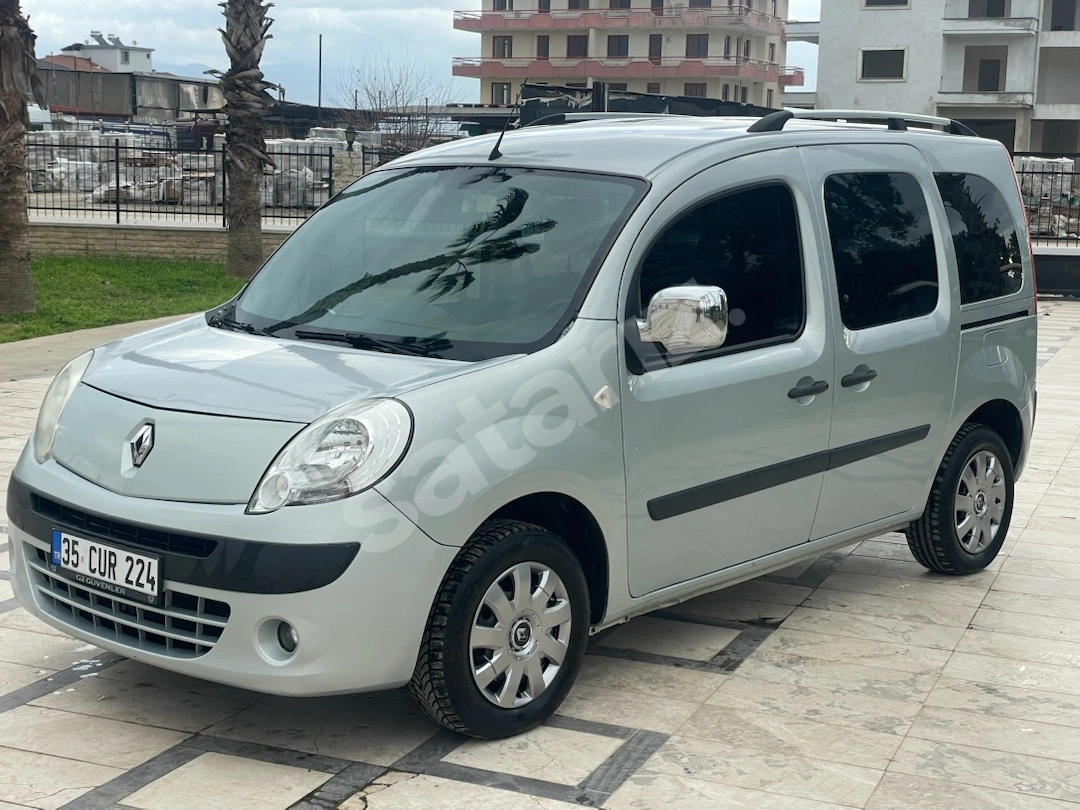 Bir Parça Lokal Boyalı