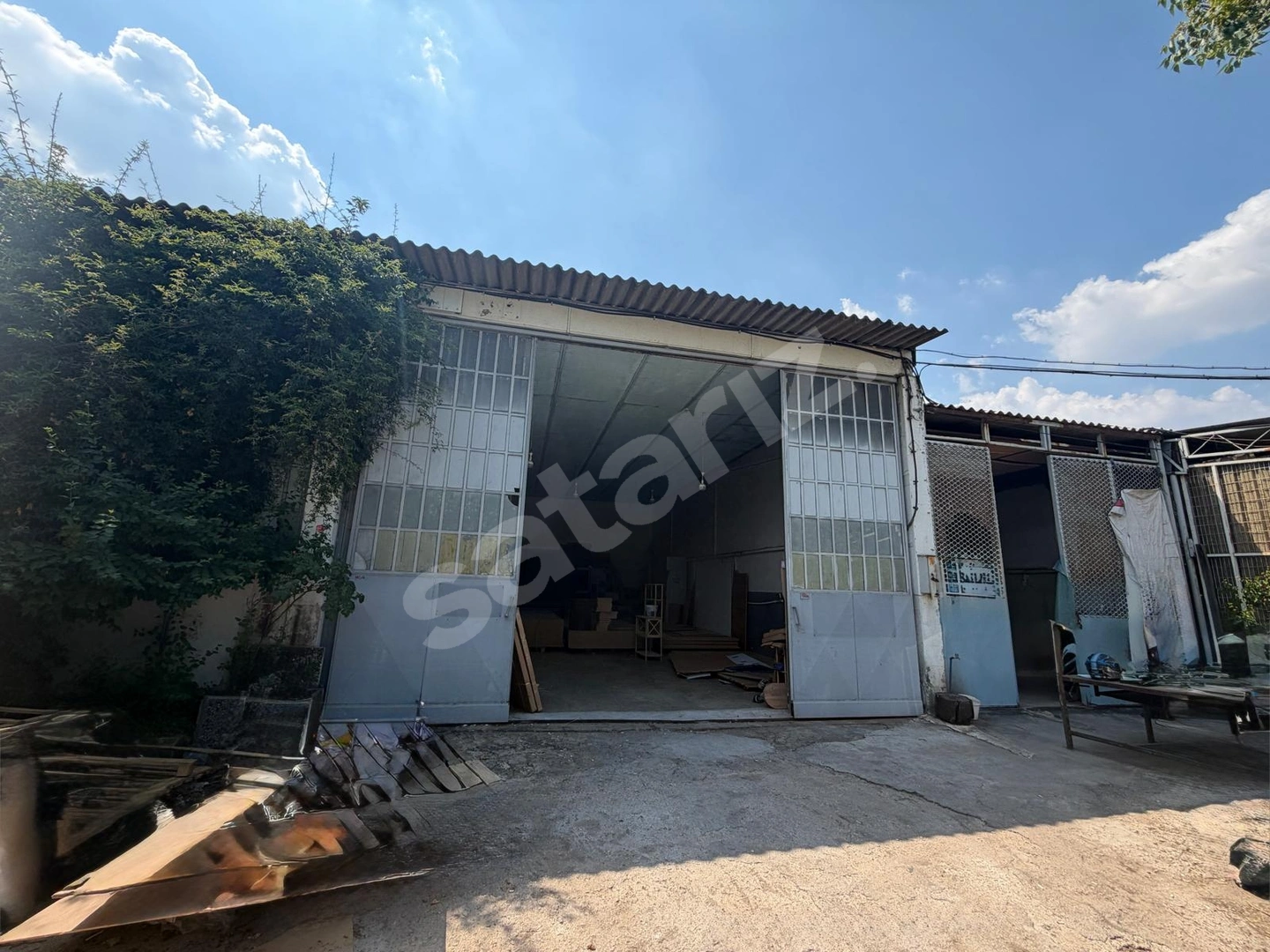 Kenan Evren Sanayi Sitesi Satılık 3lü Dükkan
