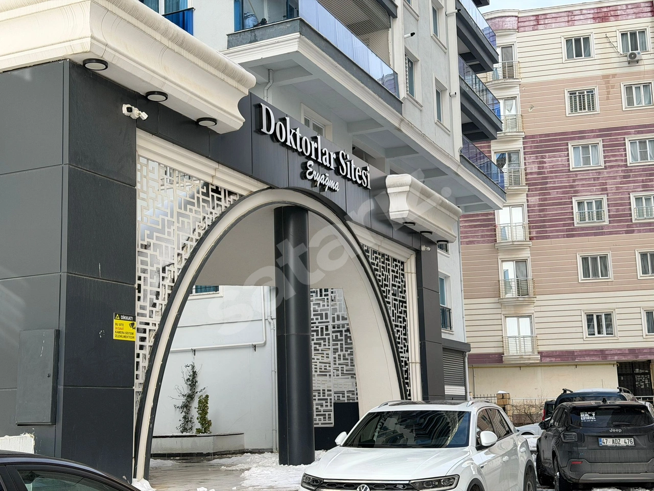 DAĞEMLAK'TAN DOKTORLAR SİTESİNDE SATILIK LÜKS DAİRE