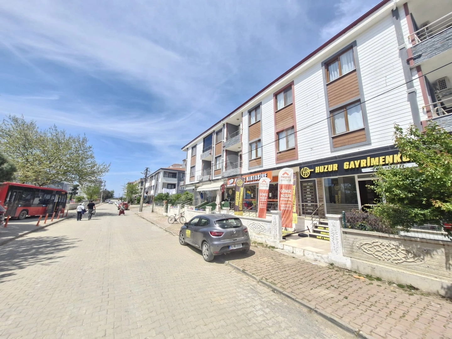 HUZUR'DAN DEVLET HASTANESİ KARŞISINDA SATILIK DÜKKAN İŞ YERİ