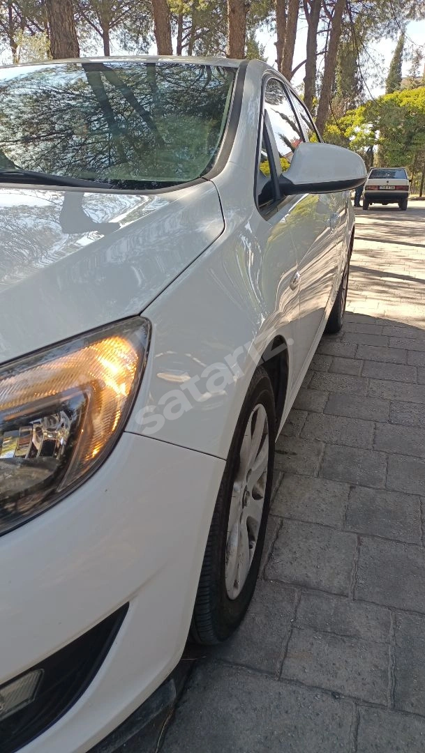 Opel Astra Sedan J Kasa Temiz Aile Arabası
