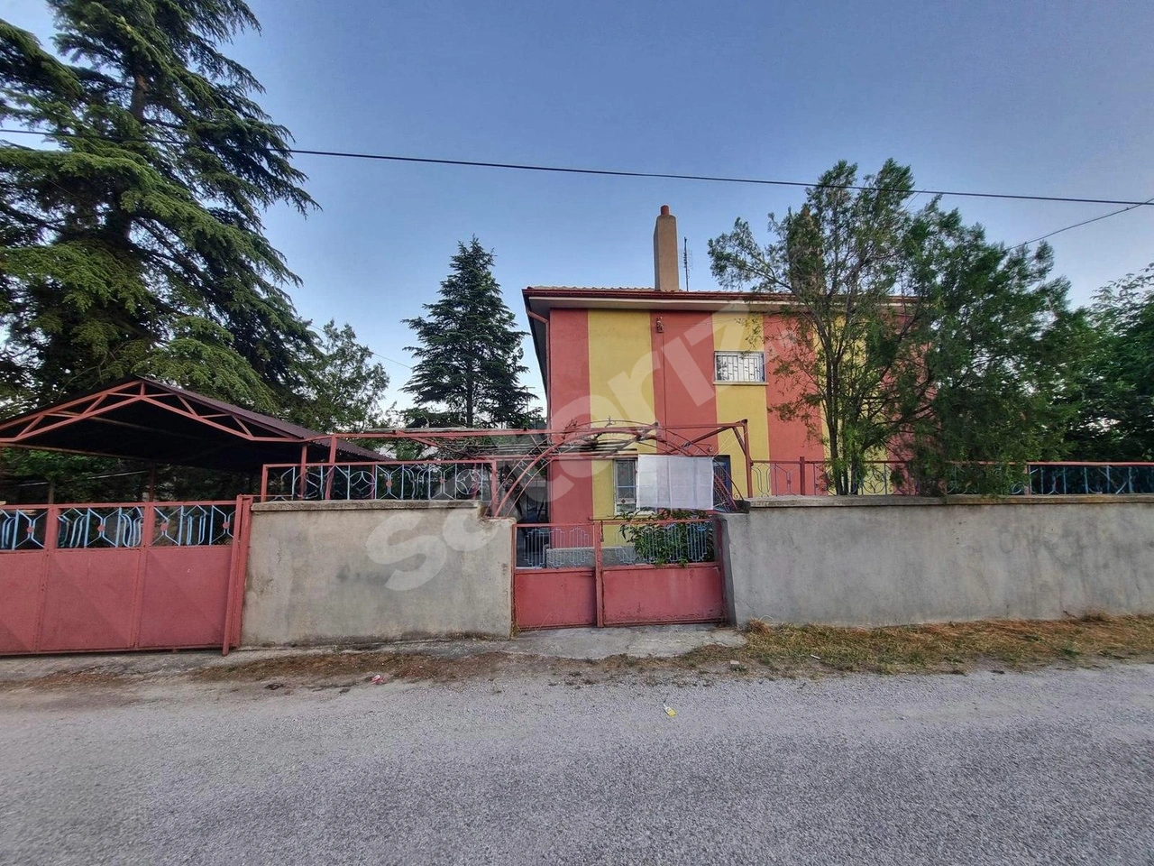 AFYON IŞILAY EMLAKTAN BOLVADİN MERKEZ KOMPLE SATILIK BİNA