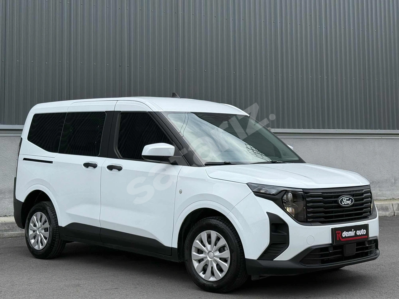 2025 FORD TOURNEO COURİER 1.5 ECOBLUE hatasız boyasız 13 Bin km