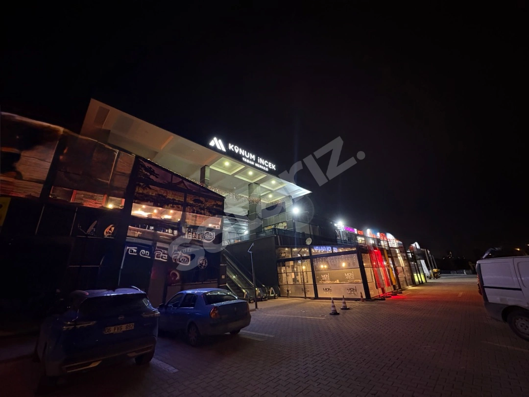 ALAÇATI'DAN İNCEK'TE SİTE İÇİ KAPALI OTOPARK AVM YANI ARA KAT EŞYALI 1+1 GENİŞ LÜKS