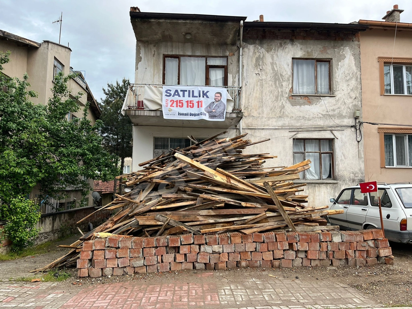 GAZİ MAHALLESİNDE YATIRIMLIK SATILIK KOMPLE BİNA