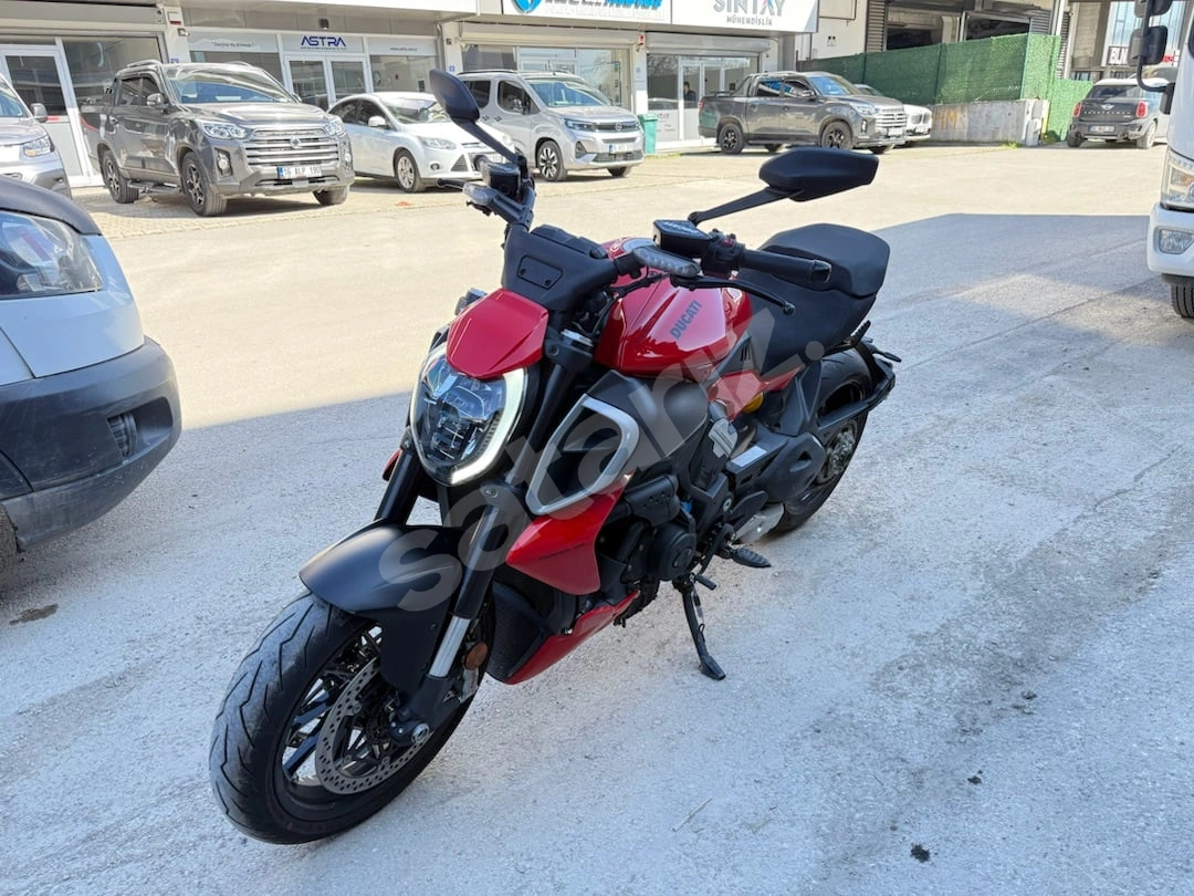 SAMETLER - 2024 DUCATI DIAVEL V4 - KIRMIZI - SIFIR GİBİ