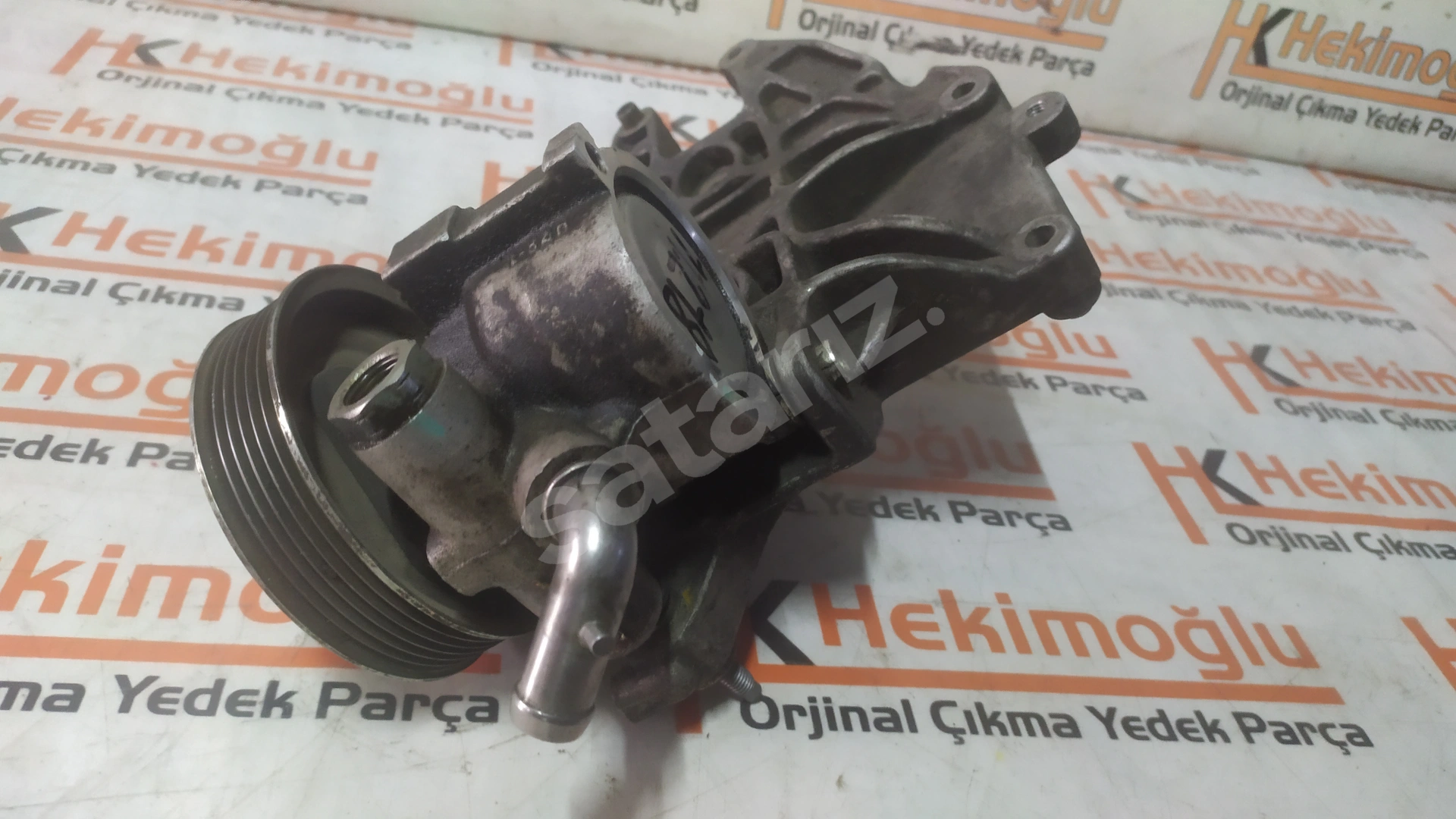 FİAT DOBLO DİREKSİYON POMPASI VE ŞARJ DİNAMOSU AYAĞI ORJİNAL ÇIKMA 55221393