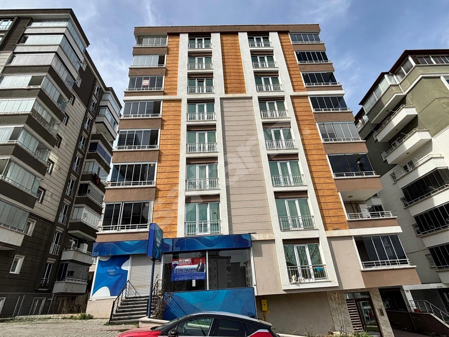 REMAX KUZEY YUNUSTAN VATAN CADDESINDE KİRALIK DÜKKAN/OFIS