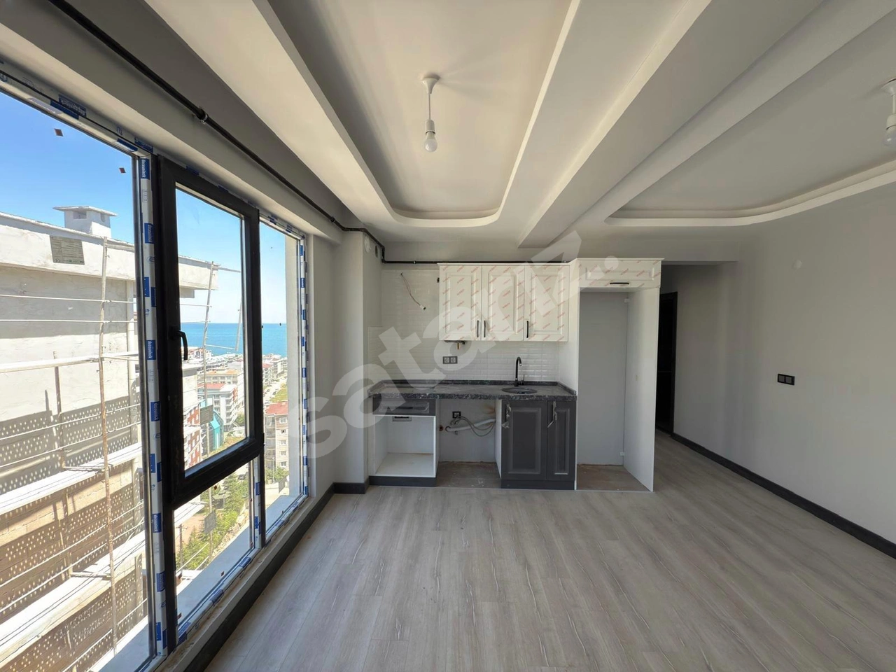 HARİKA KONUMDA SOSYAL DONATILI FIRSAT SIFIR 1+1 DAİRE
