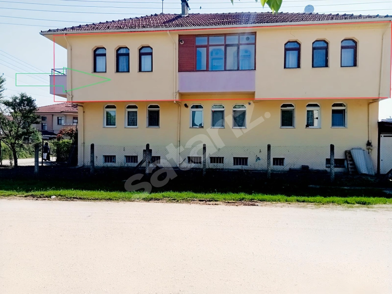DÜZCE AZİZİYE MAHALLESİNDE 4+1 150 M² EŞYALI SATILIK GENİŞ DAİRE