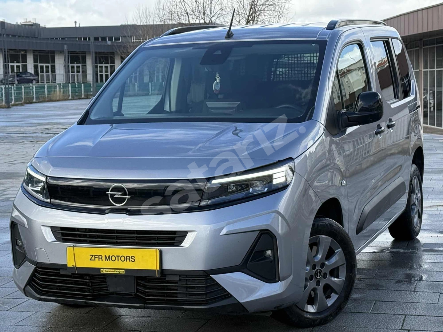 ZFR MOTORS HATASIZ BOYASIZ İLK EL DÜŞÜK KM GRİ RENK OTOMATİK VİT