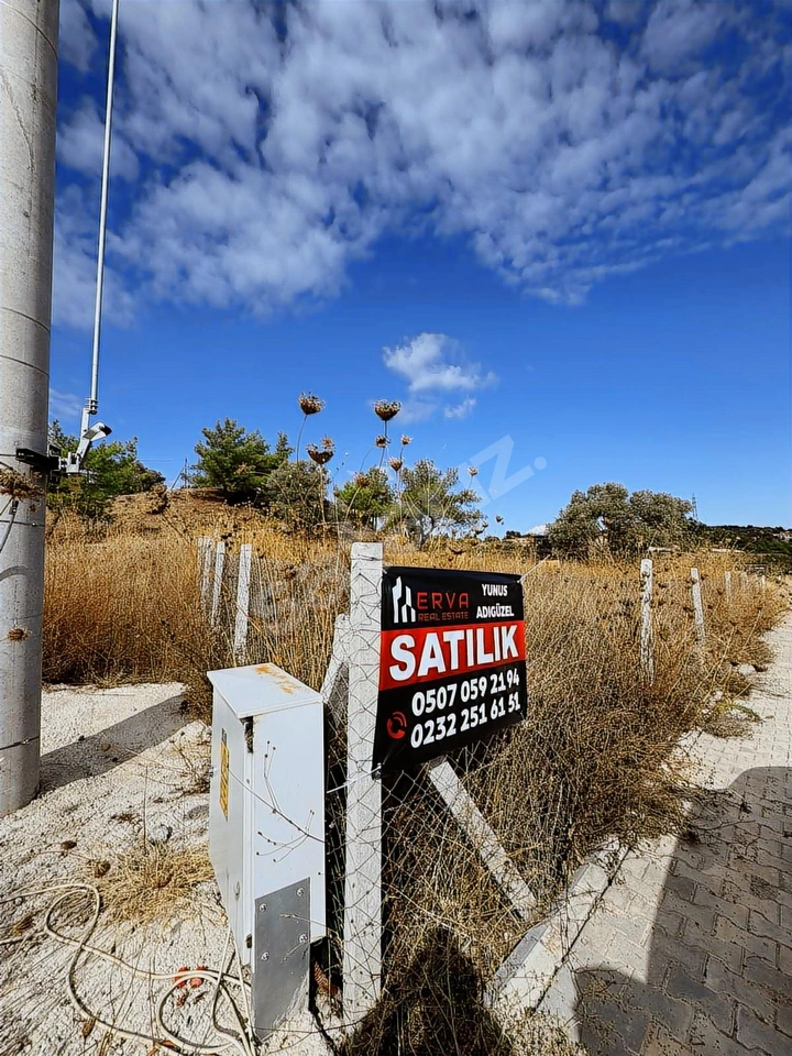 URLA'NIN GÖZDESİ KEKLİKTEPE DE 310 m2 BAHÇE