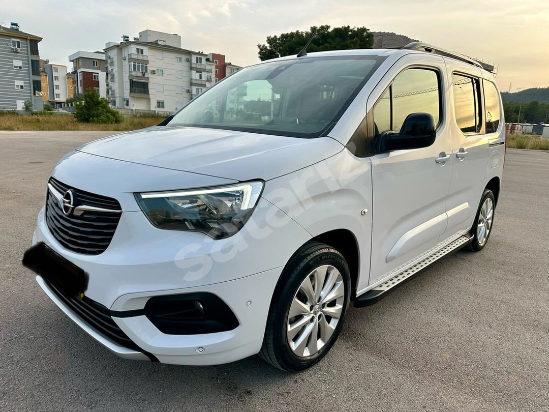 OPEL COMBO HATASIZ OTOMATİK ULTİMATE ÇOK DÜŞÜK KM FULL DOLUPAKET CAM TVN.ŞERİT TKP.