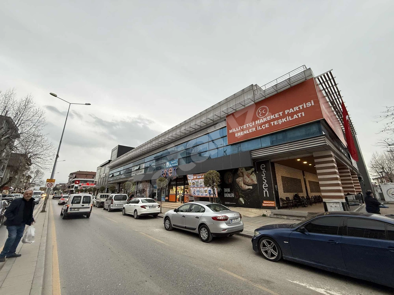 Y. EMRE PARKI YANI KAPALI OTOPARKA SAHİP 75 m² SATILIK OFİS