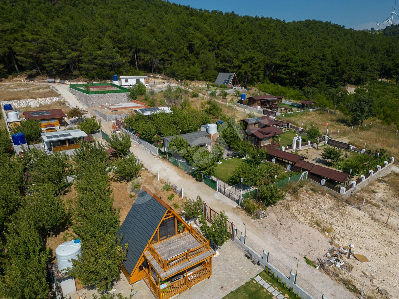 BORNOVA YAKAKÖYDE ORMANIN İÇİNDE SATILIK ARSA
