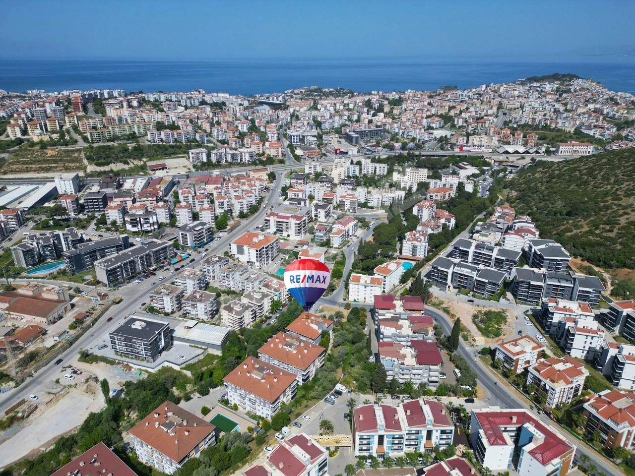 KUŞADASI MERKEZDE SATILIK SITE IÇI DAIRE : DOĞAYLA İÇ İÇE, HUZURLU VE AYRICALIKLI BIR YAŞAM