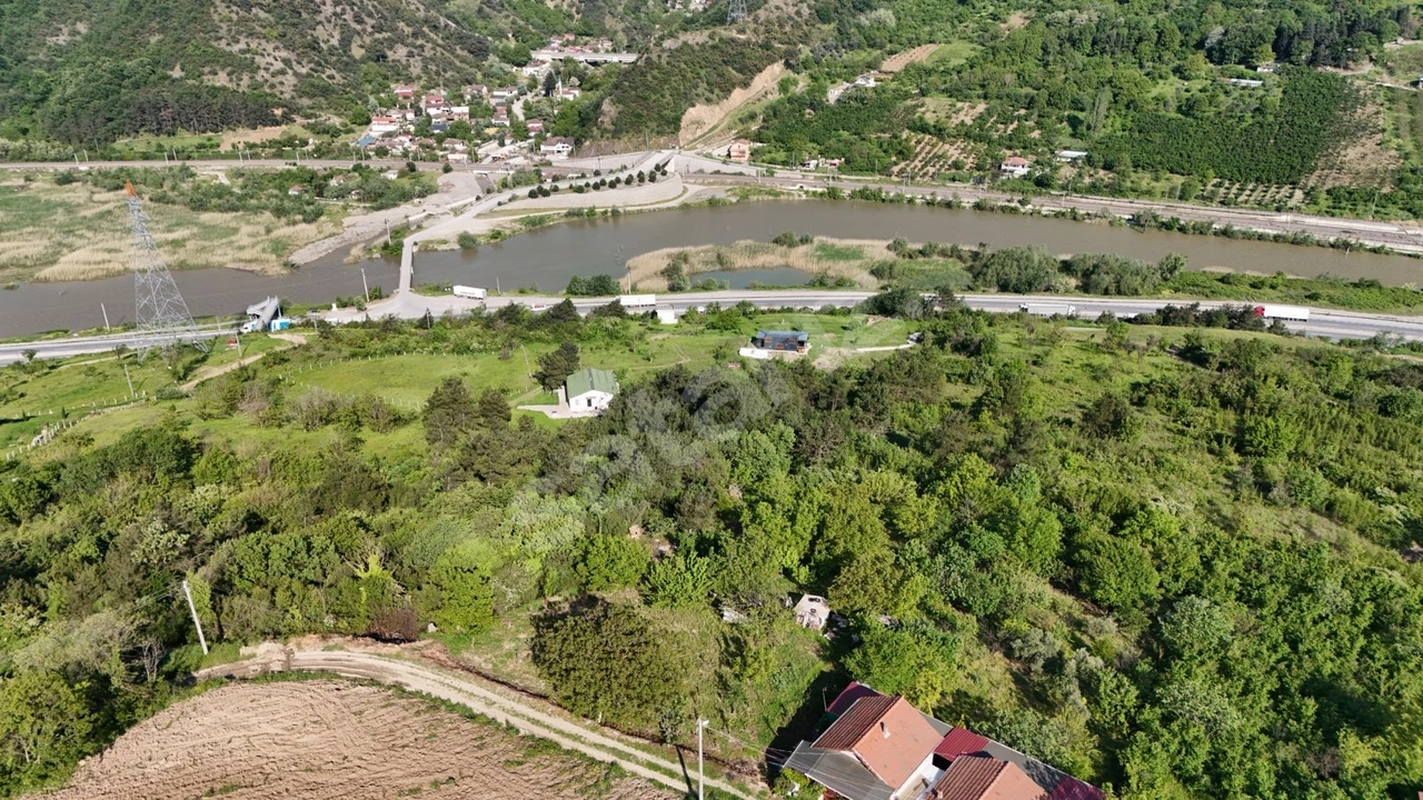 GEYVE BAĞLARBAŞI 8196M2 BAĞ NİTELİK RESMİ YOL ELEKTRİK SU FIRSAT
