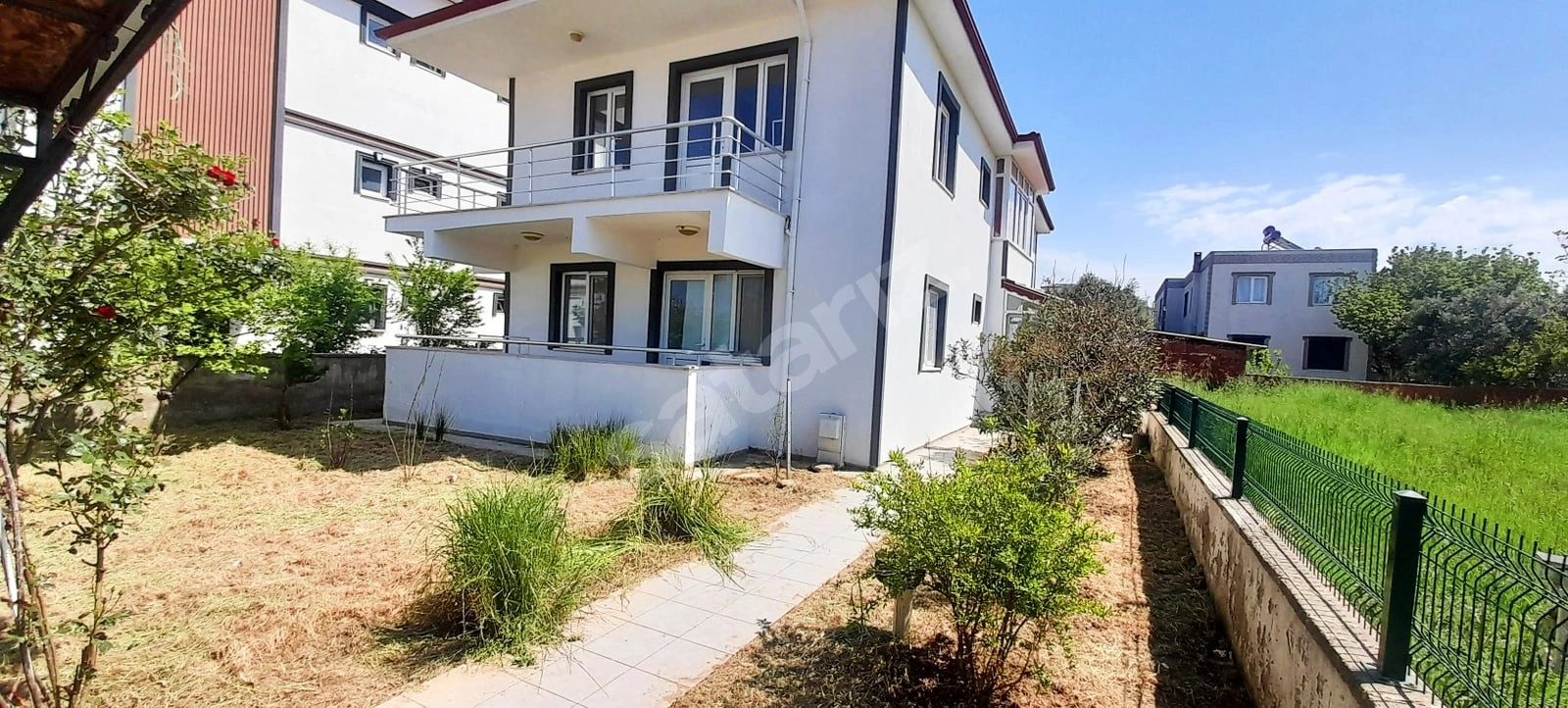Gömeçte 420 m2 Arsa İçerisinde Müstakil Dubleks Bahçeli Ev