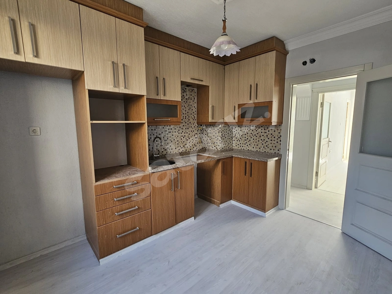 BUCA YEŞİLBAĞLAR MAH SATILIK 100m2 2+1 3 KAT KULLANIŞLI DAİRE