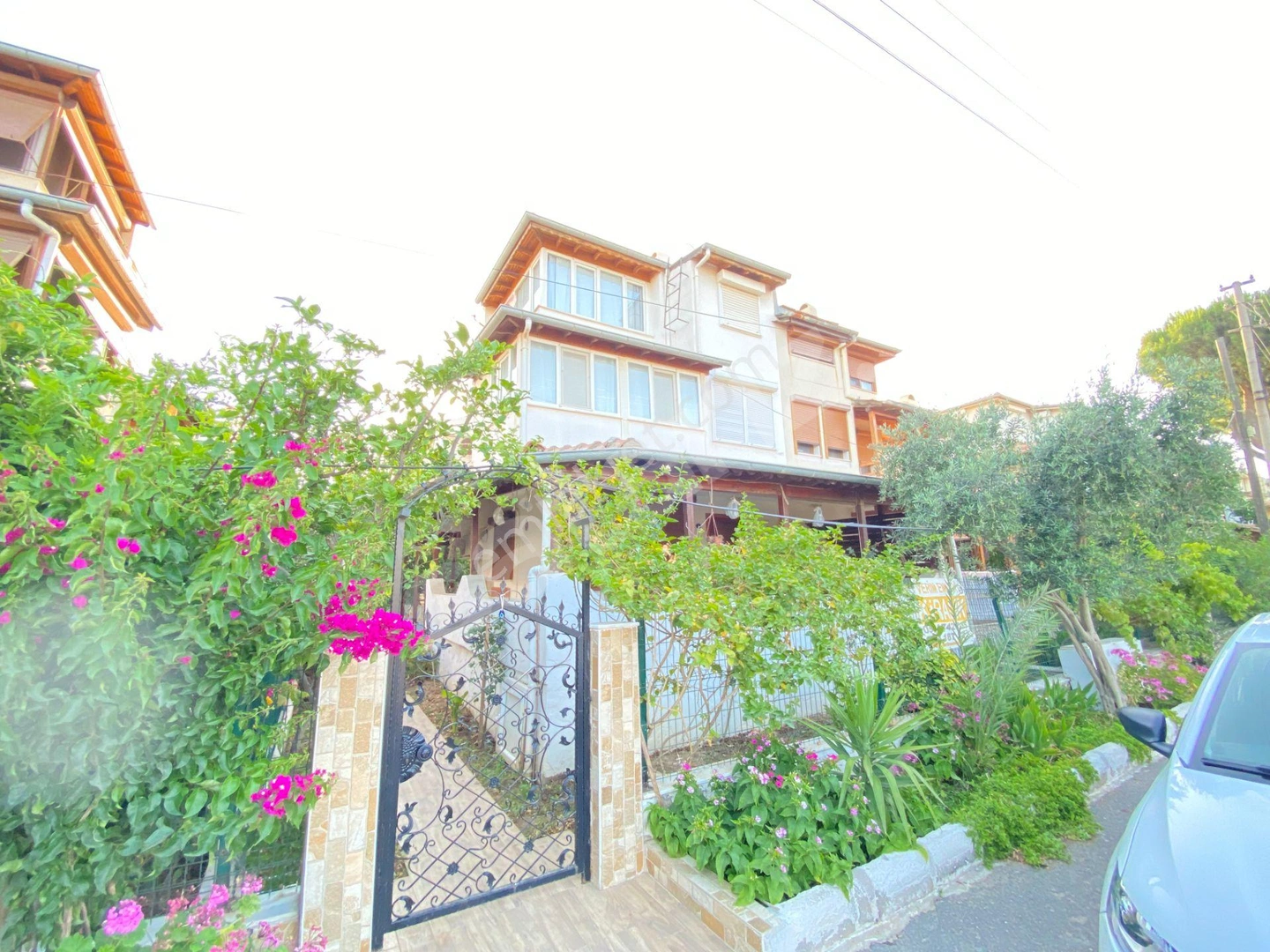 Seferihisar Meltem Tur Sitesi’nde Denize 350M, Havuzlu, 4+1 Müstakil Tadında Villa!La